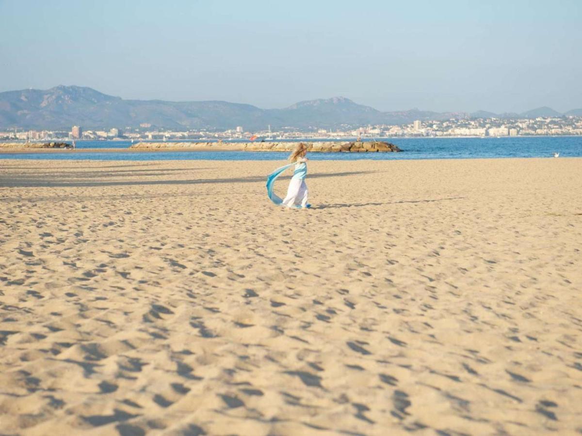 Studio Cabine Avec Piscine, Tennis Et Parking A 400M De La Plage - 4 Couchages, Saint-Aygulf - Fr-1-226A-89 생타굴프 외부 사진